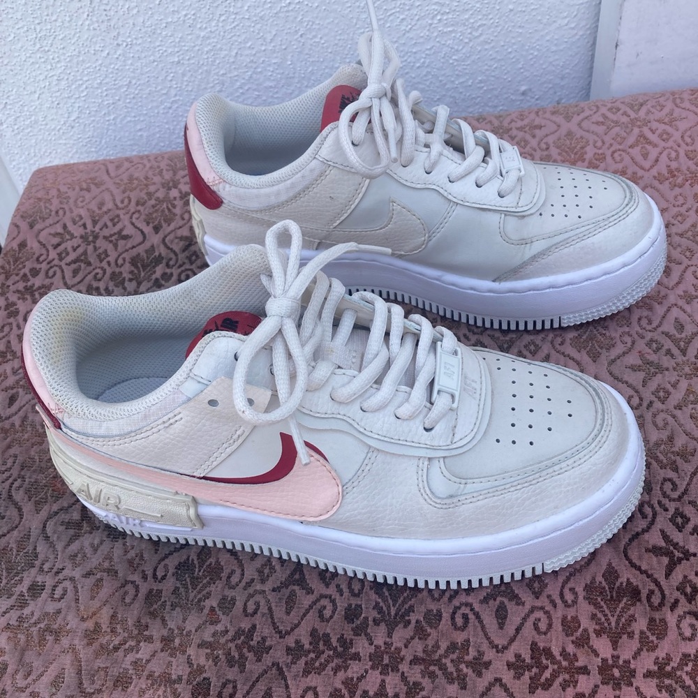 Women's Nike Air Force 1 Low '07 LV8 Double Swoosh (6 US)
